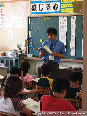 Arimoto-sensei reading to the class