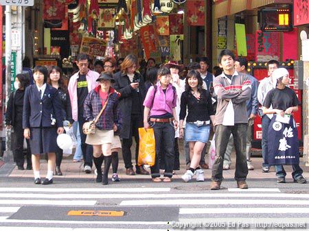another crowd waiting to cross at one of the entrances to the Kokura shopping arcades