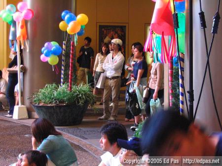 another trapeze-watching group, this time with a cap-wearing young man